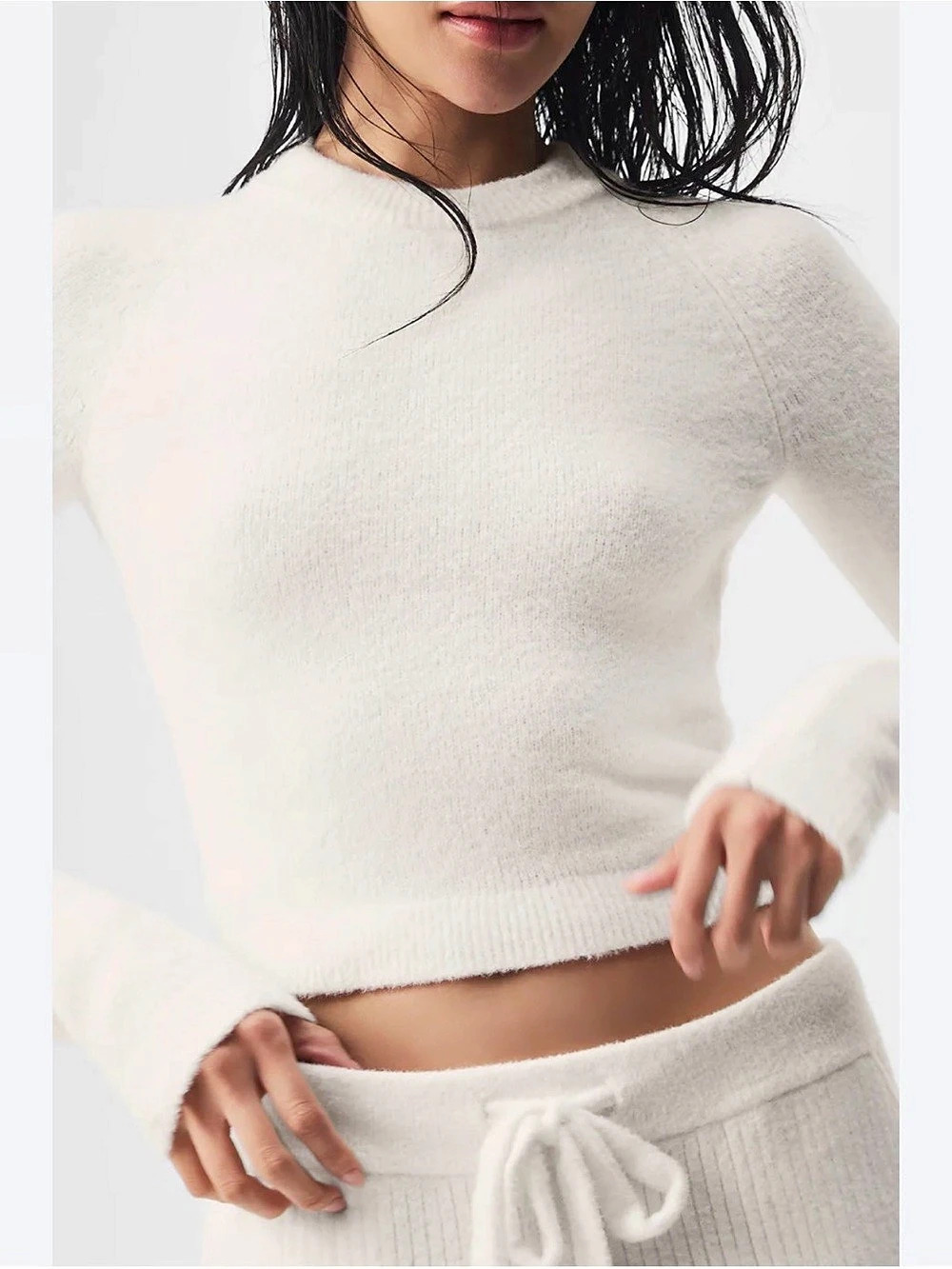 NEW-never worn
Alo Cropped Crew Neck Sweater in White Like New